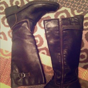 Black leather Born boots